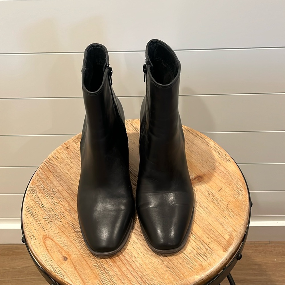 Women’s size 9 lucky brand booties